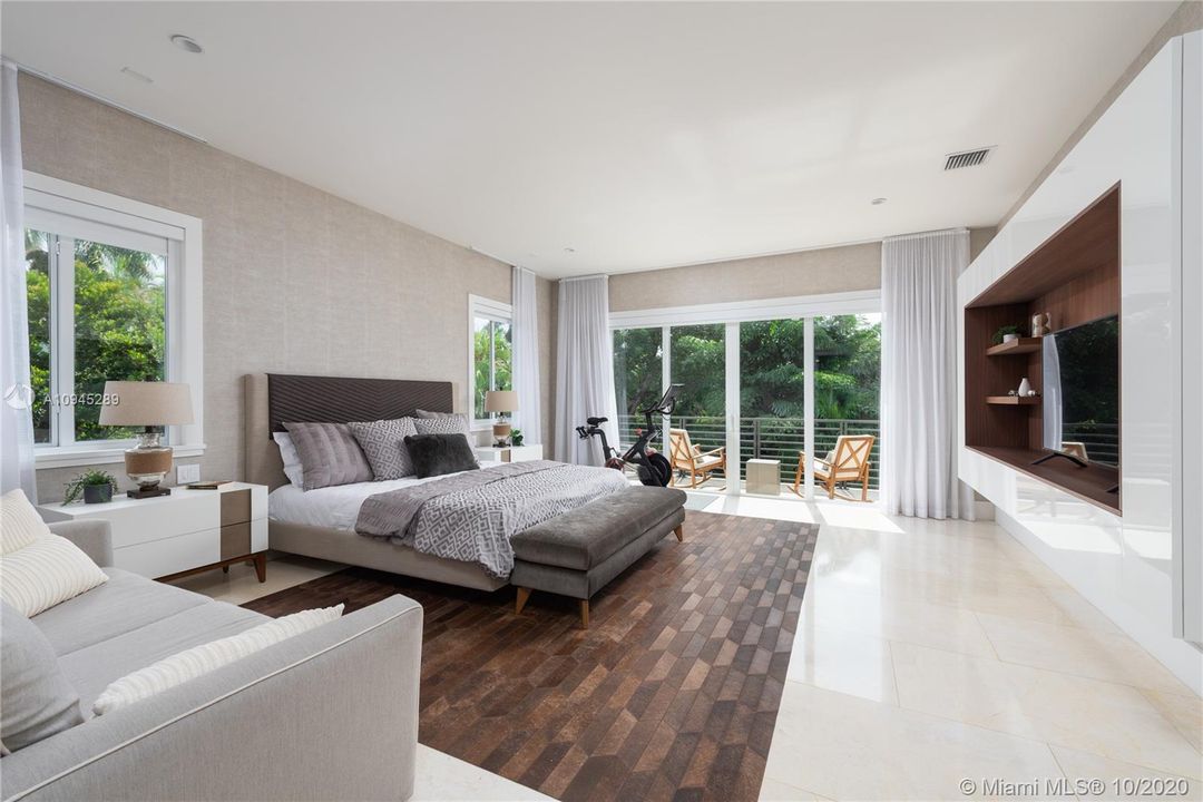 Vendido Recientemente: $2,495,000 (5 camas, 5 baños, 3718 Pies cuadrados)