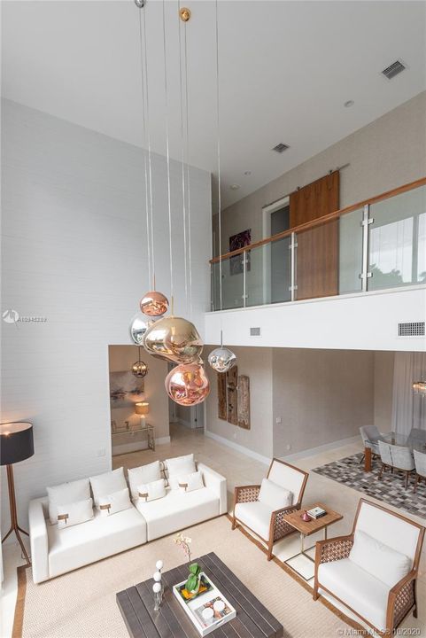 Vendido Recientemente: $2,495,000 (5 camas, 5 baños, 3718 Pies cuadrados)