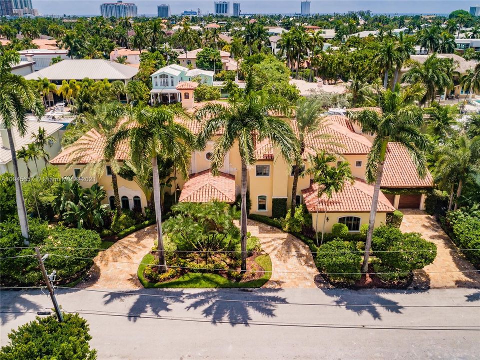 Recently Sold: $7,000,000 (6 beds, 7 baths, 8365 Square Feet)