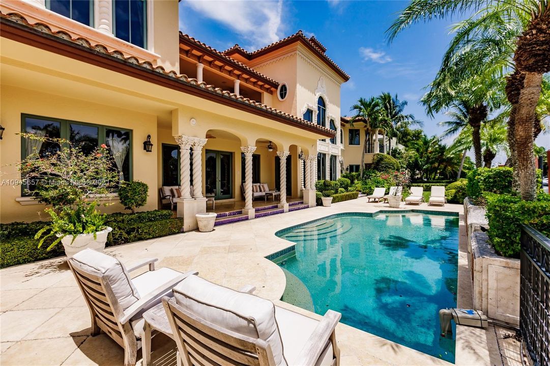 Recently Sold: $7,000,000 (6 beds, 7 baths, 8365 Square Feet)