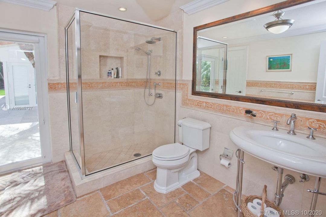 Recently Rented: $12,500 (5 beds, 4 baths, 4083 Square Feet)