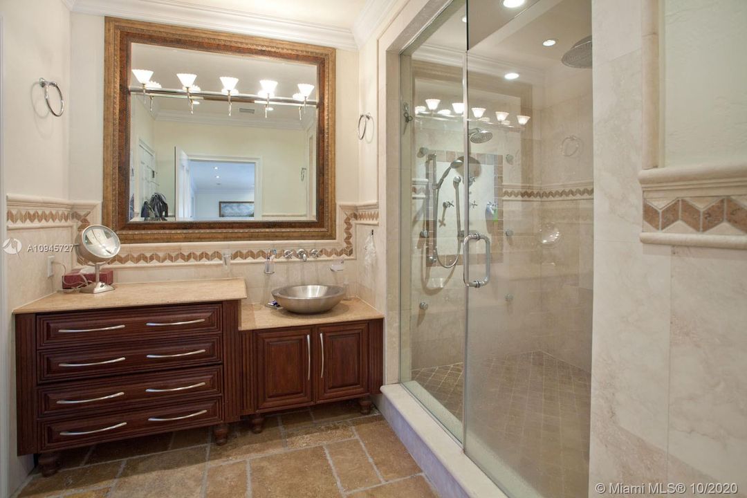 Recently Rented: $12,500 (5 beds, 4 baths, 4083 Square Feet)