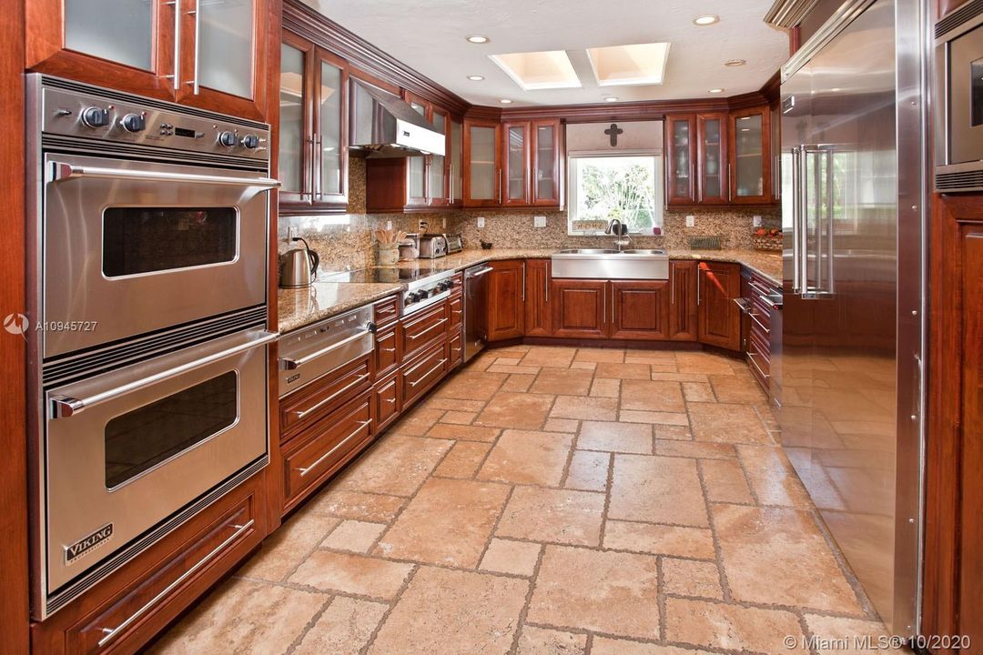Recently Rented: $12,500 (5 beds, 4 baths, 4083 Square Feet)