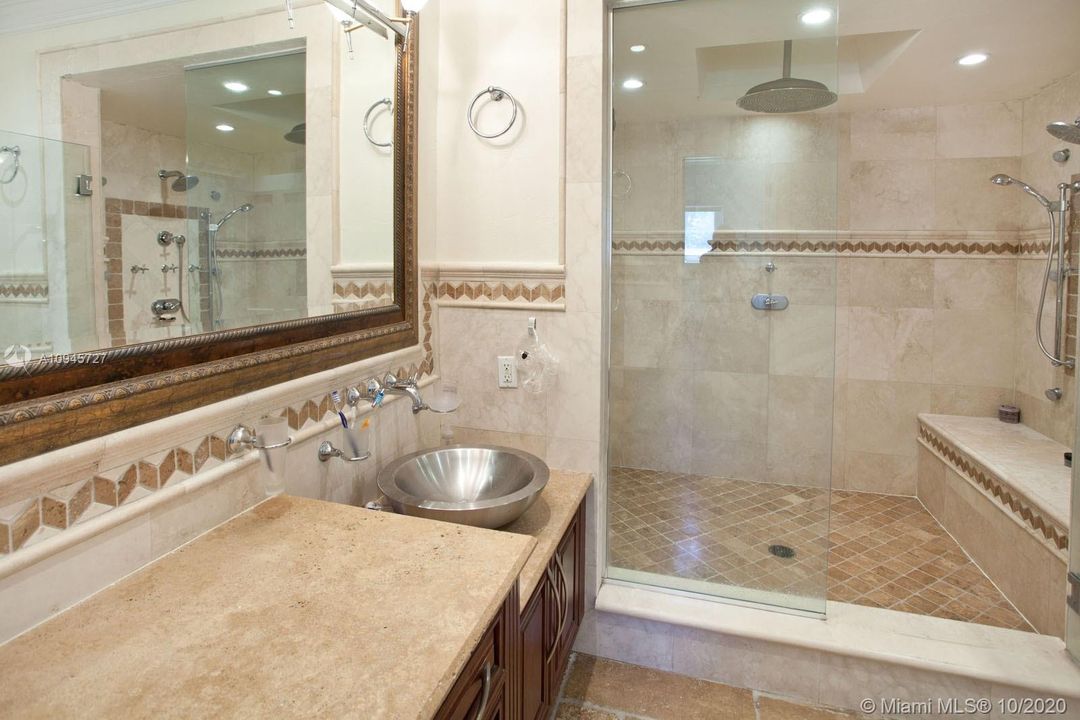 Recently Rented: $12,500 (5 beds, 4 baths, 4083 Square Feet)