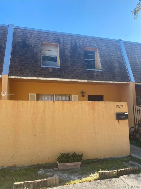 Recently Sold: $90,000 (3 beds, 2 baths, 1276 Square Feet)
