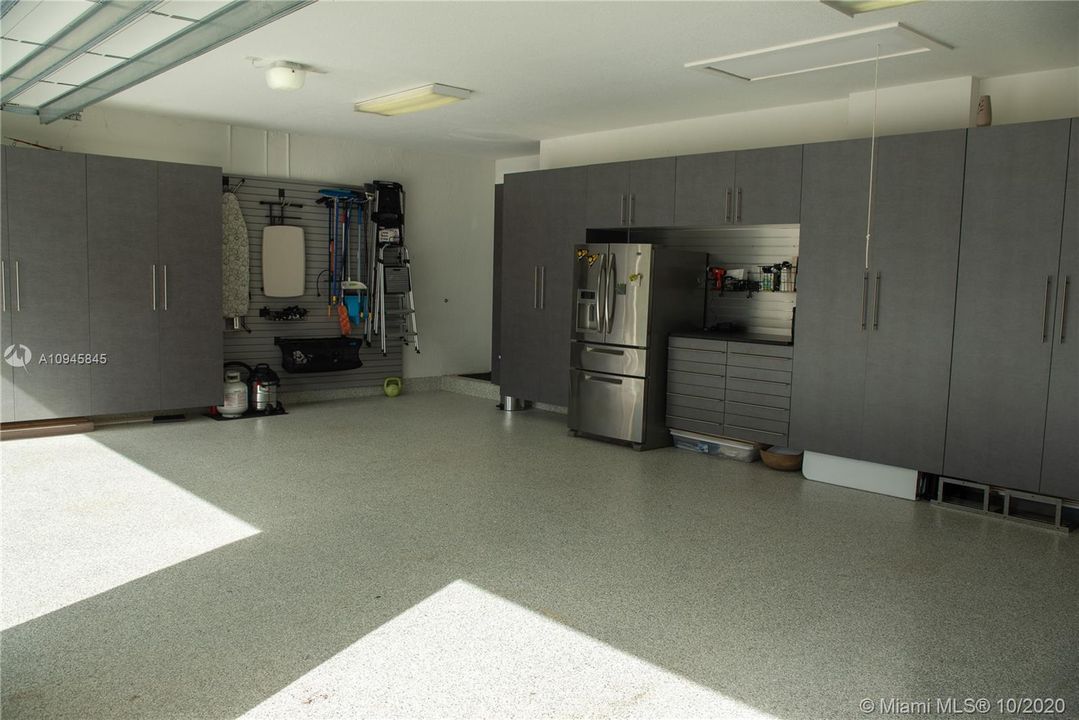 Vendido Recientemente: $1,599,000 (5 camas, 5 baños, 4859 Pies cuadrados)