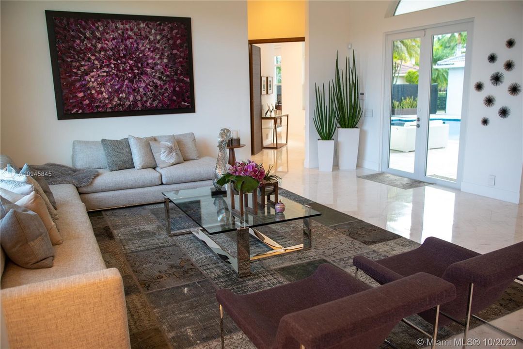 Vendido Recientemente: $1,599,000 (5 camas, 5 baños, 4859 Pies cuadrados)