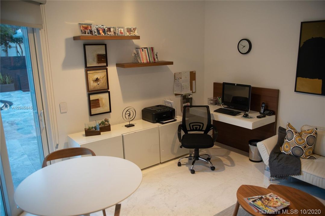 Vendido Recientemente: $1,599,000 (5 camas, 5 baños, 4859 Pies cuadrados)