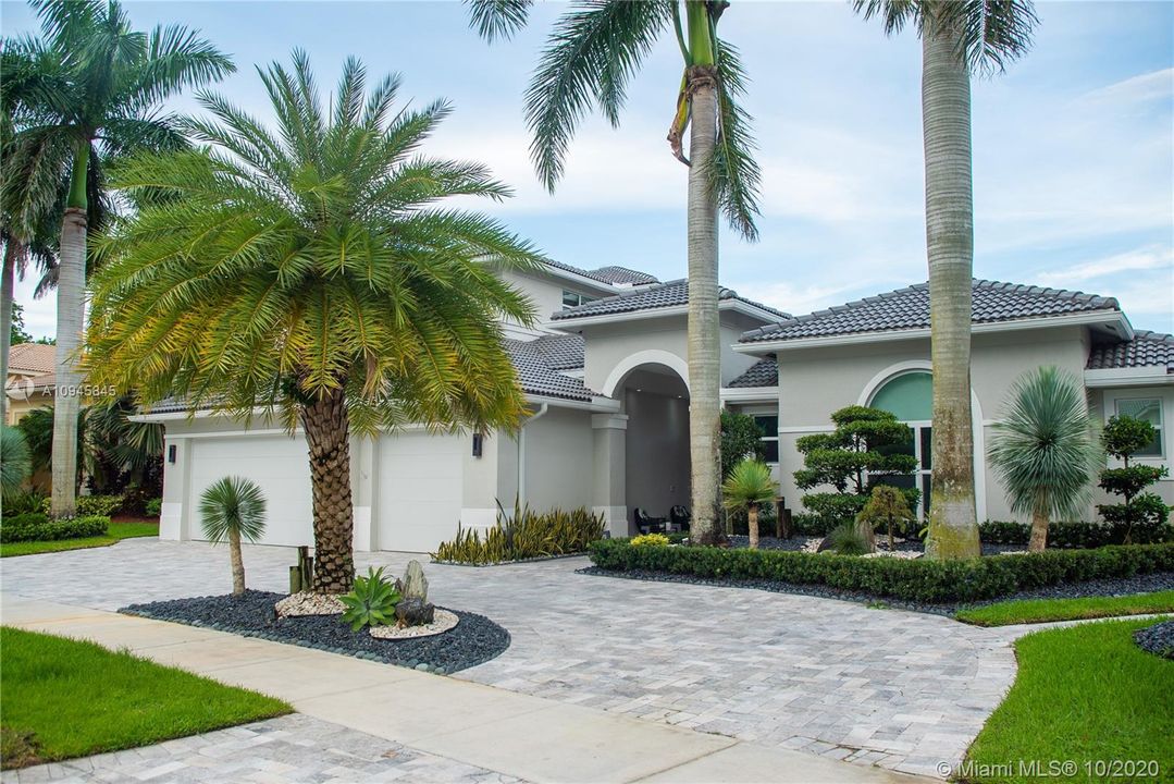 Vendido Recientemente: $1,599,000 (5 camas, 5 baños, 4859 Pies cuadrados)