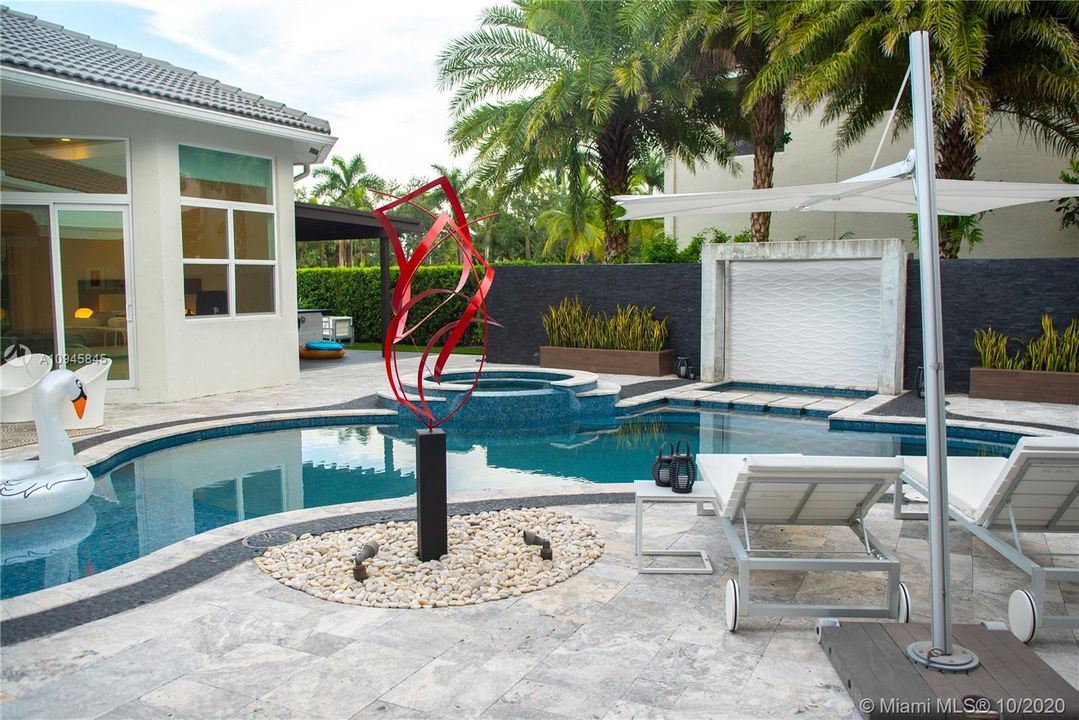 Vendido Recientemente: $1,599,000 (5 camas, 5 baños, 4859 Pies cuadrados)