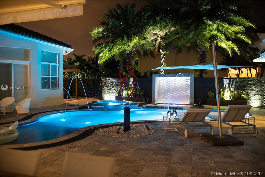 Vendido Recientemente: $1,599,000 (5 camas, 5 baños, 4859 Pies cuadrados)