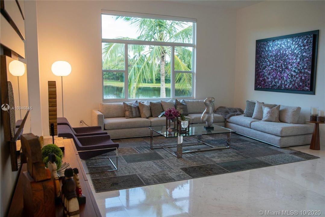 Vendido Recientemente: $1,599,000 (5 camas, 5 baños, 4859 Pies cuadrados)