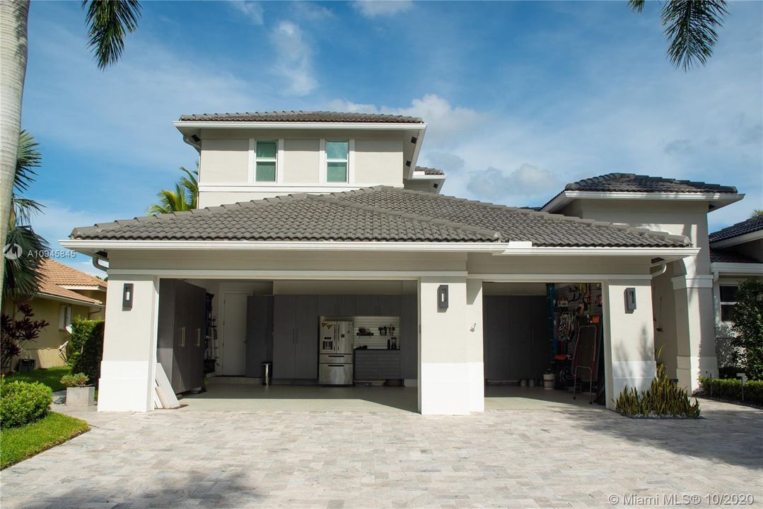Vendido Recientemente: $1,599,000 (5 camas, 5 baños, 4859 Pies cuadrados)