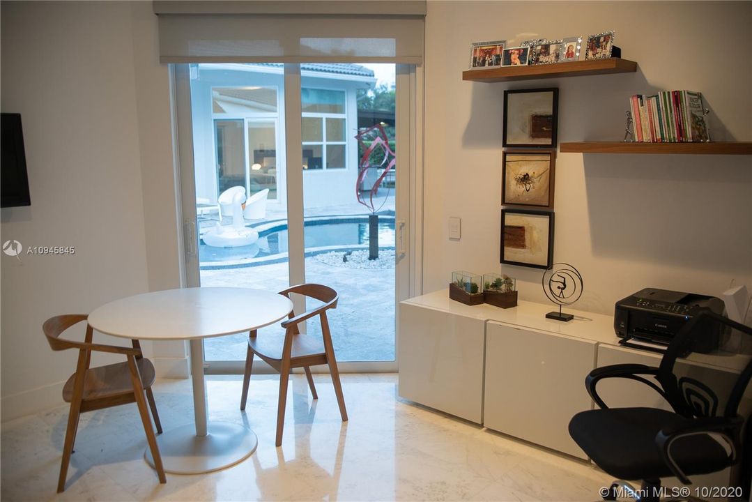 Vendido Recientemente: $1,599,000 (5 camas, 5 baños, 4859 Pies cuadrados)