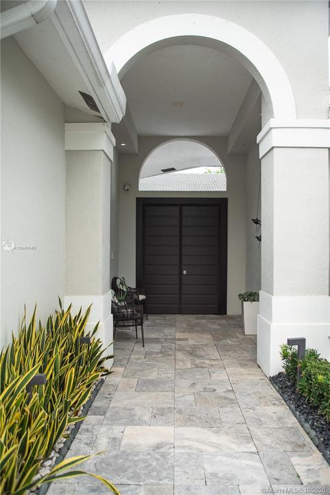 Vendido Recientemente: $1,599,000 (5 camas, 5 baños, 4859 Pies cuadrados)