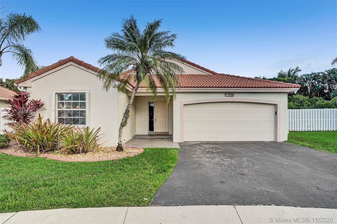 Vendido Recientemente: $459,289 (3 camas, 2 baños, 1727 Pies cuadrados)