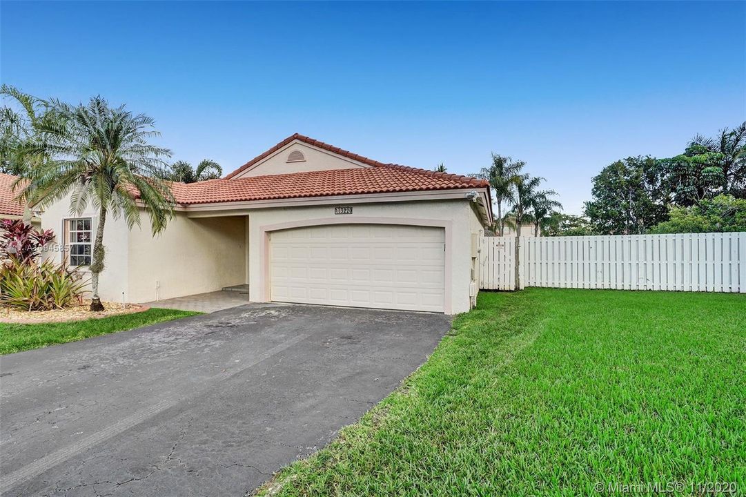 Vendido Recientemente: $459,289 (3 camas, 2 baños, 1727 Pies cuadrados)