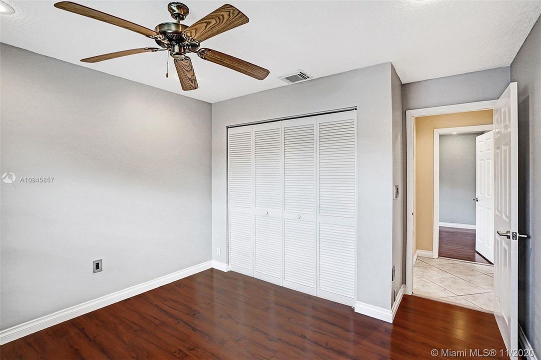 Vendido Recientemente: $459,289 (3 camas, 2 baños, 1727 Pies cuadrados)