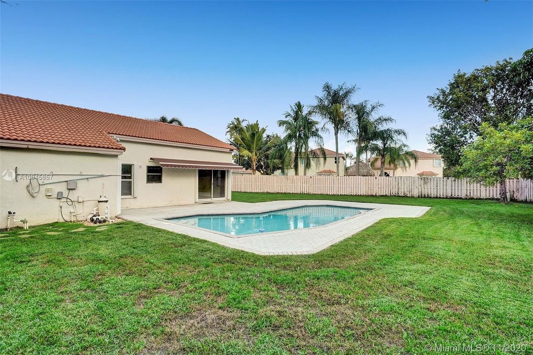 Vendido Recientemente: $459,289 (3 camas, 2 baños, 1727 Pies cuadrados)