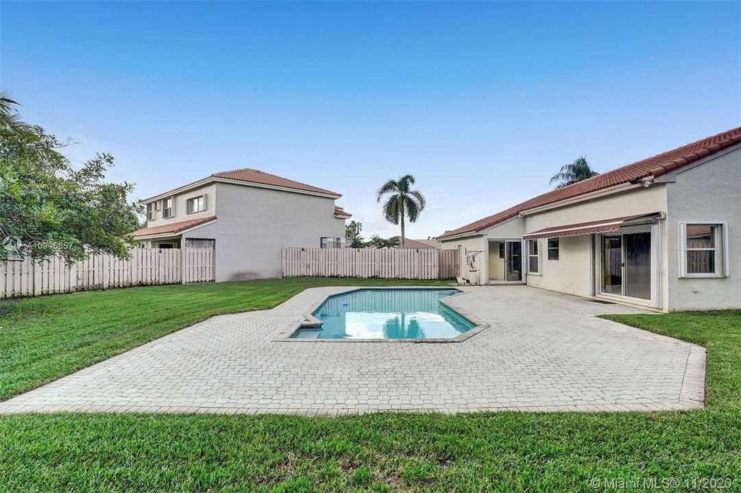 Vendido Recientemente: $459,289 (3 camas, 2 baños, 1727 Pies cuadrados)