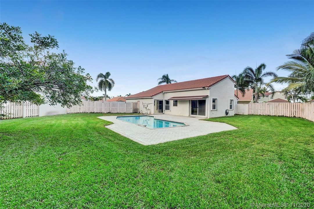 Vendido Recientemente: $459,289 (3 camas, 2 baños, 1727 Pies cuadrados)