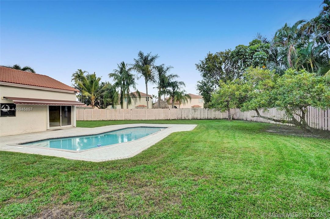 Vendido Recientemente: $459,289 (3 camas, 2 baños, 1727 Pies cuadrados)