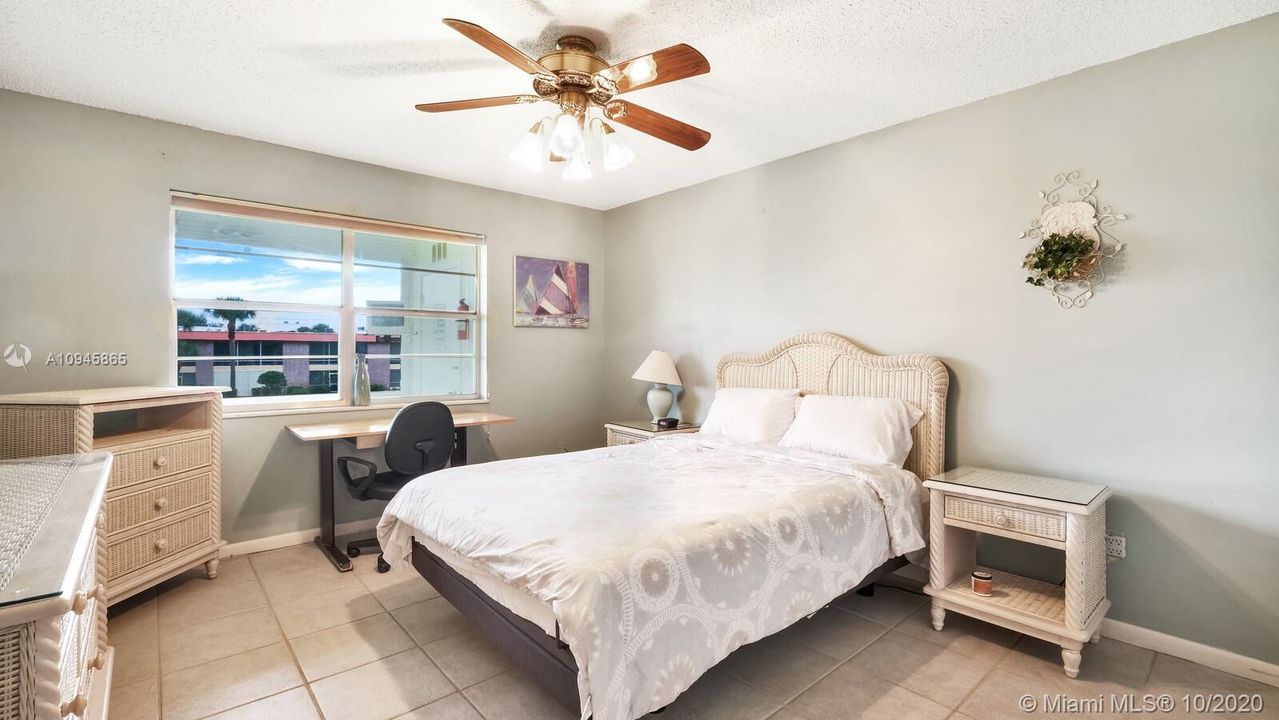 Recently Sold: $69,000 (1 beds, 1 baths, 699 Square Feet)