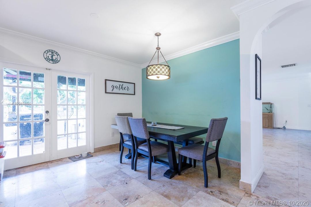Vendido Recientemente: $455,000 (3 camas, 2 baños, 1968 Pies cuadrados)