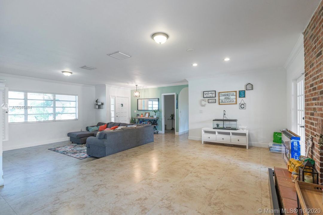 Vendido Recientemente: $455,000 (3 camas, 2 baños, 1968 Pies cuadrados)