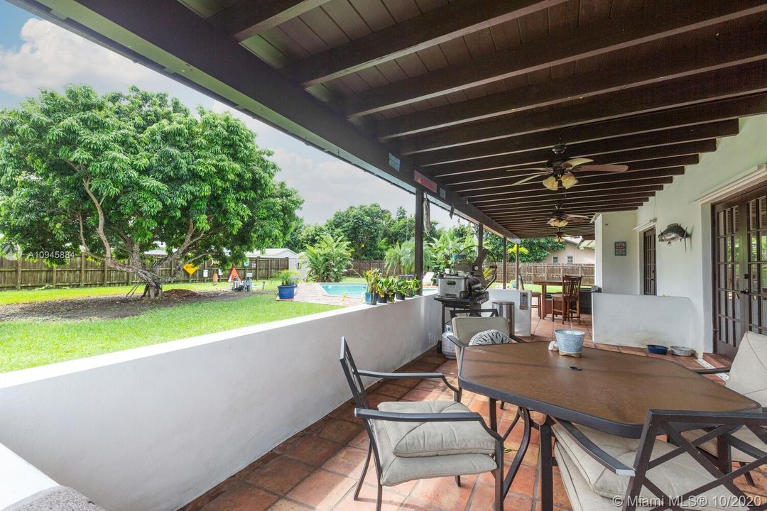 Vendido Recientemente: $455,000 (3 camas, 2 baños, 1968 Pies cuadrados)