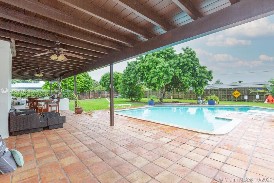 Vendido Recientemente: $455,000 (3 camas, 2 baños, 1968 Pies cuadrados)