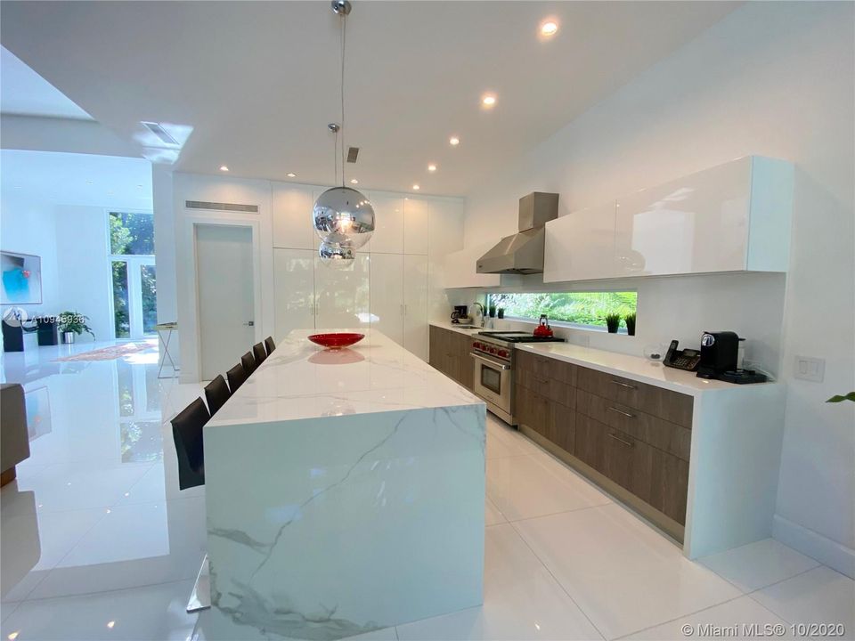 Recently Rented: $18,000 (5 beds, 5 baths, 4603 Square Feet)