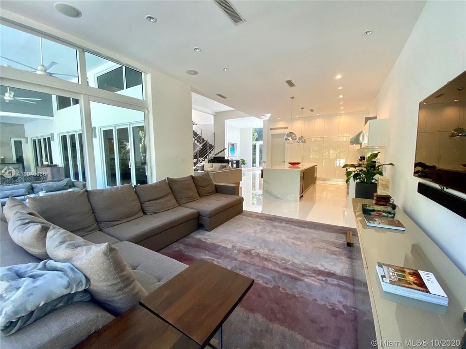 Recently Rented: $18,000 (5 beds, 5 baths, 4603 Square Feet)