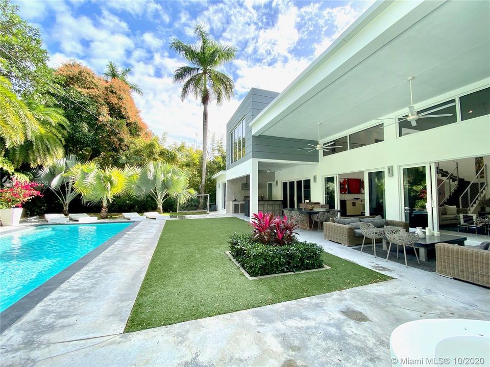 Recently Rented: $18,000 (5 beds, 5 baths, 4603 Square Feet)