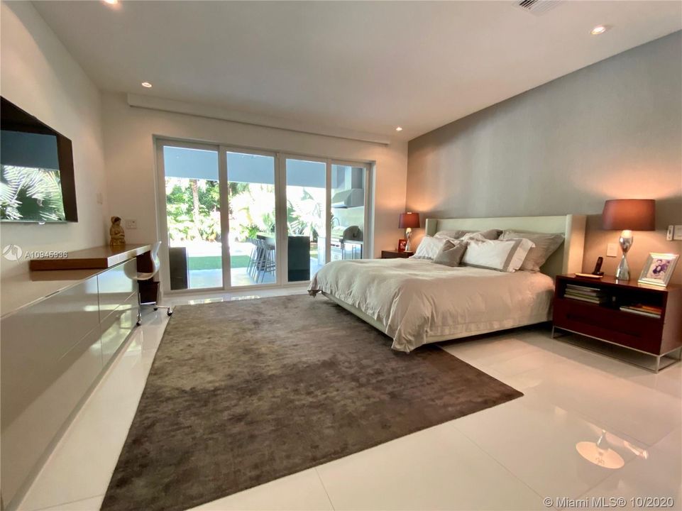 Recently Rented: $18,000 (5 beds, 5 baths, 4603 Square Feet)