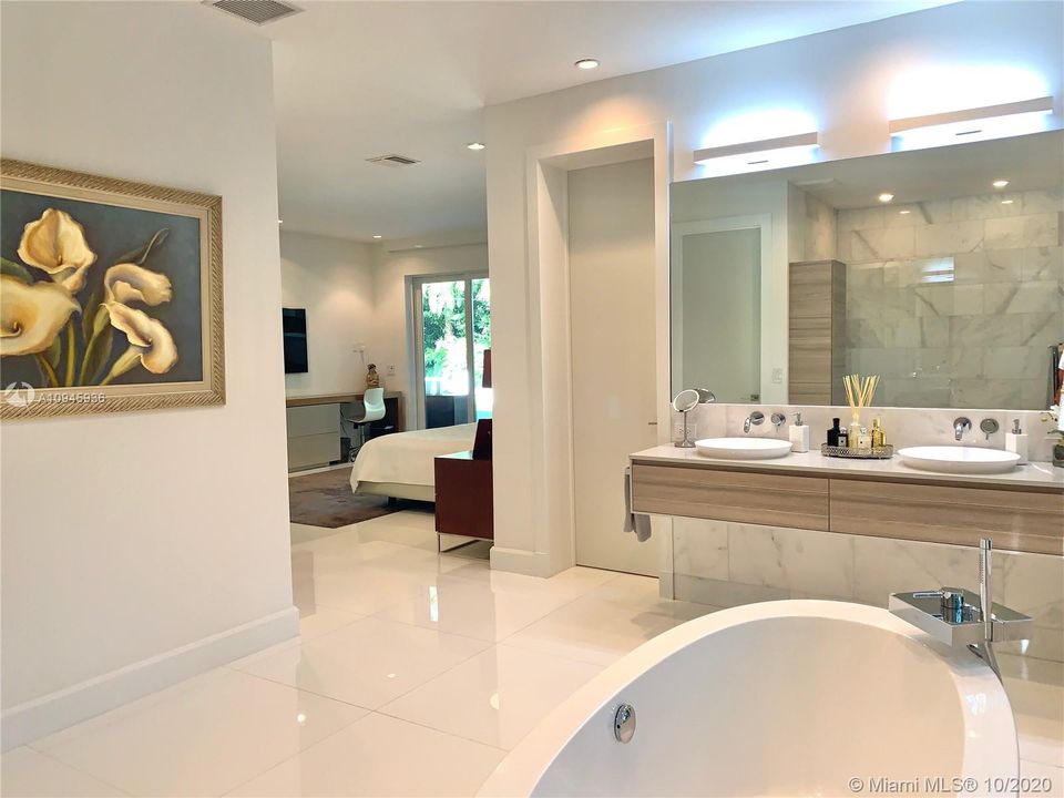 Recently Rented: $18,000 (5 beds, 5 baths, 4603 Square Feet)