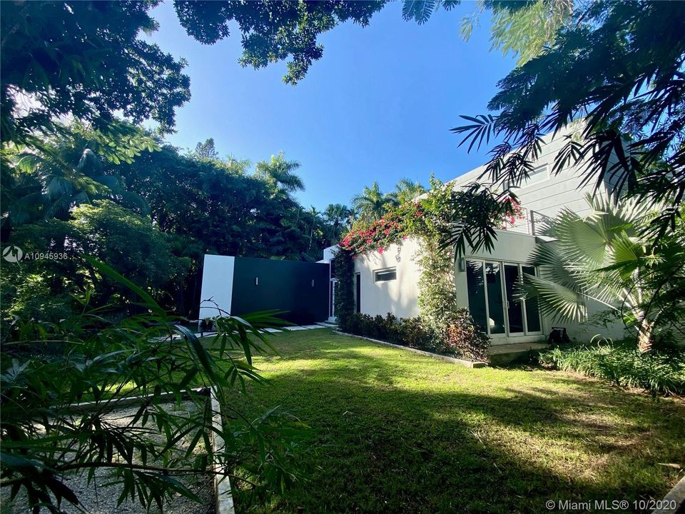 Recently Rented: $18,000 (5 beds, 5 baths, 4603 Square Feet)