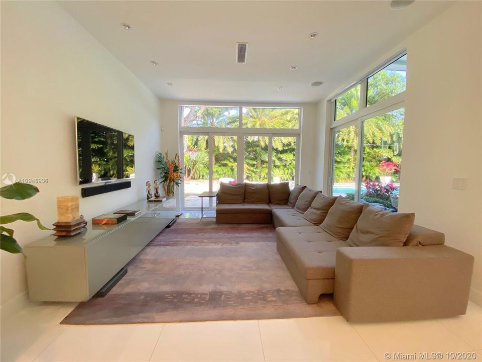 Recently Rented: $18,000 (5 beds, 5 baths, 4603 Square Feet)