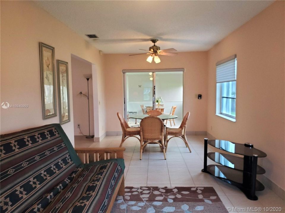 Vendido Recientemente: $235,000 (2 camas, 2 baños, 1527 Pies cuadrados)