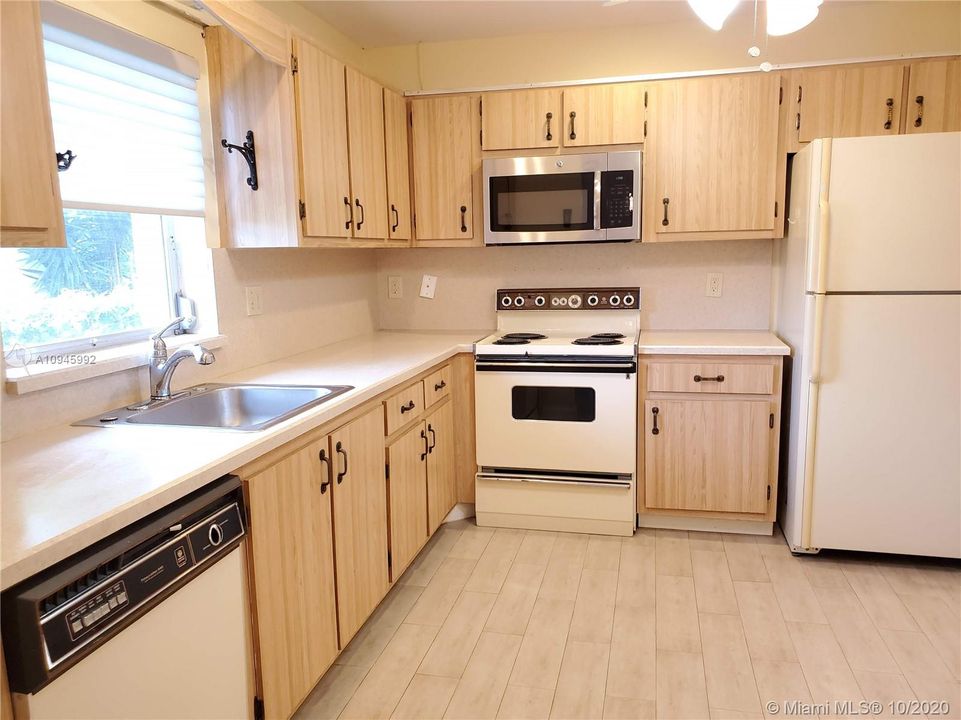 Vendido Recientemente: $235,000 (2 camas, 2 baños, 1527 Pies cuadrados)