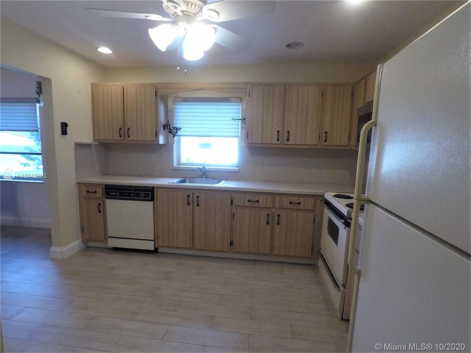 Vendido Recientemente: $235,000 (2 camas, 2 baños, 1527 Pies cuadrados)