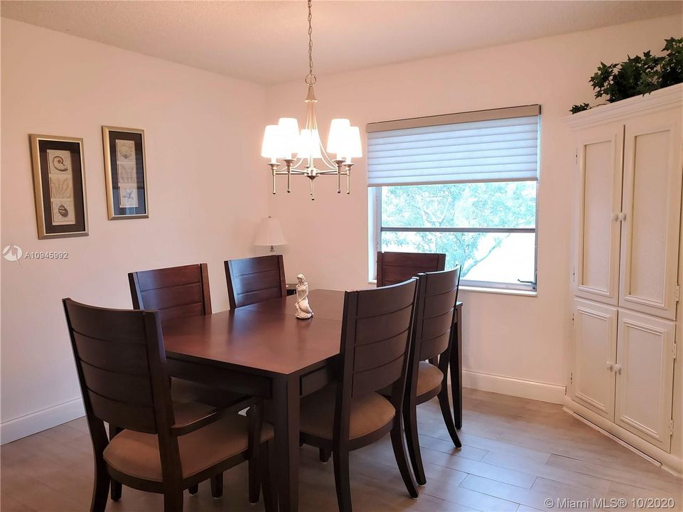 Vendido Recientemente: $235,000 (2 camas, 2 baños, 1527 Pies cuadrados)