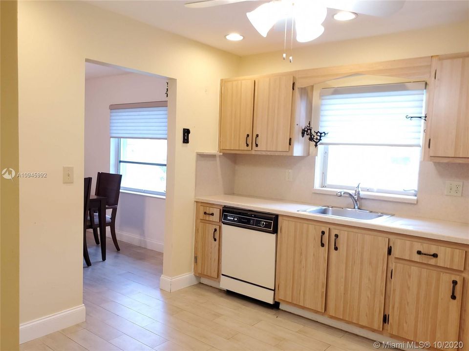 Vendido Recientemente: $235,000 (2 camas, 2 baños, 1527 Pies cuadrados)