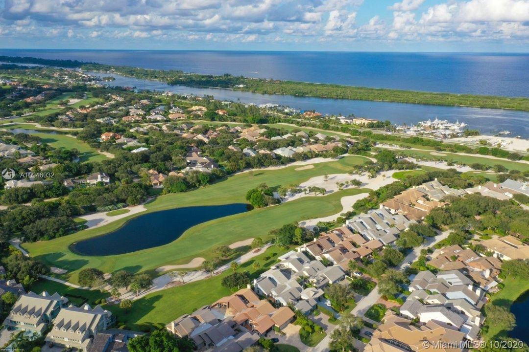Недавно продано: $549,000 (2 спален, 2 ванн, 2711 Квадратных фут)