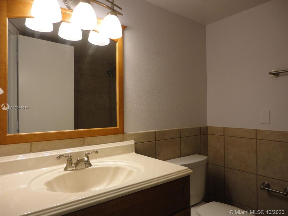 Недавно арендовано: $1,400 (2 спален, 2 ванн, 944 Квадратных фут)