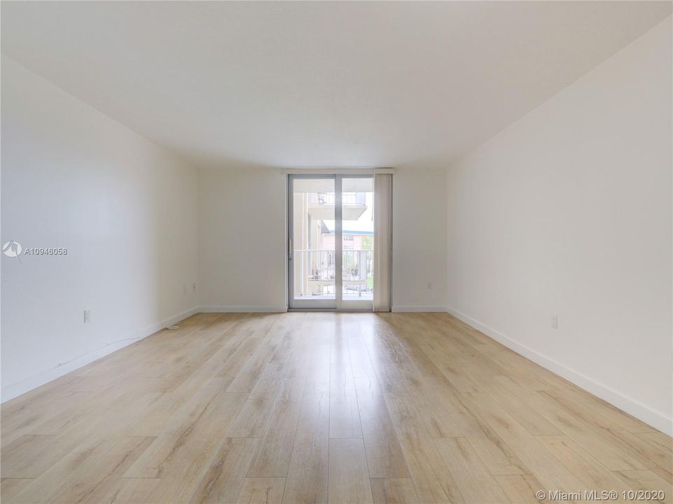 Recently Sold: $151,000 (1 beds, 1 baths, 725 Square Feet)