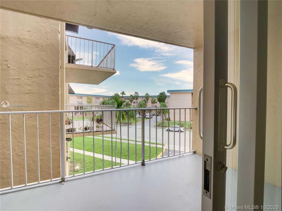 Recently Sold: $151,000 (1 beds, 1 baths, 725 Square Feet)