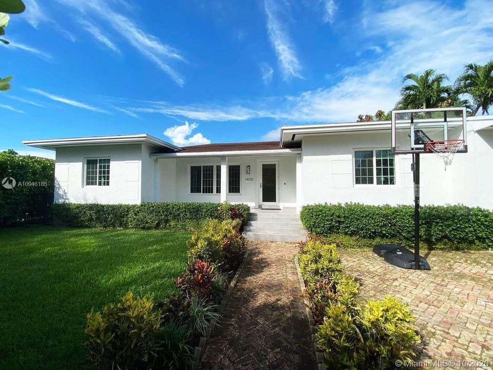 Vendido Recientemente: $950,000 (4 camas, 3 baños, 2654 Pies cuadrados)