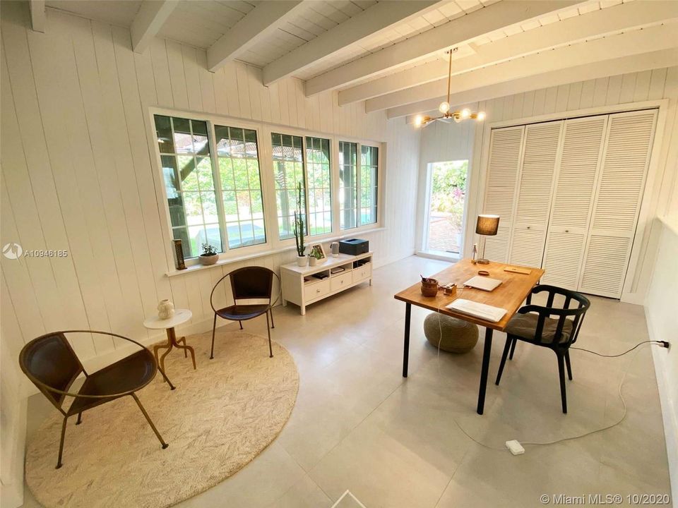 Vendido Recientemente: $950,000 (4 camas, 3 baños, 2654 Pies cuadrados)