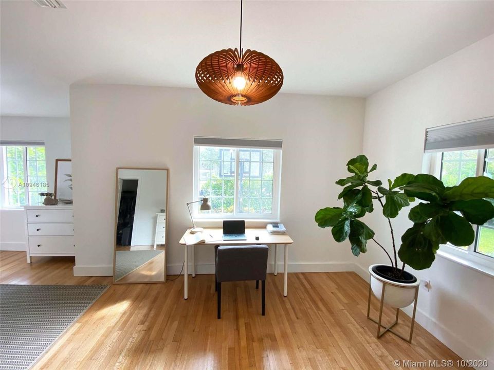 Vendido Recientemente: $950,000 (4 camas, 3 baños, 2654 Pies cuadrados)